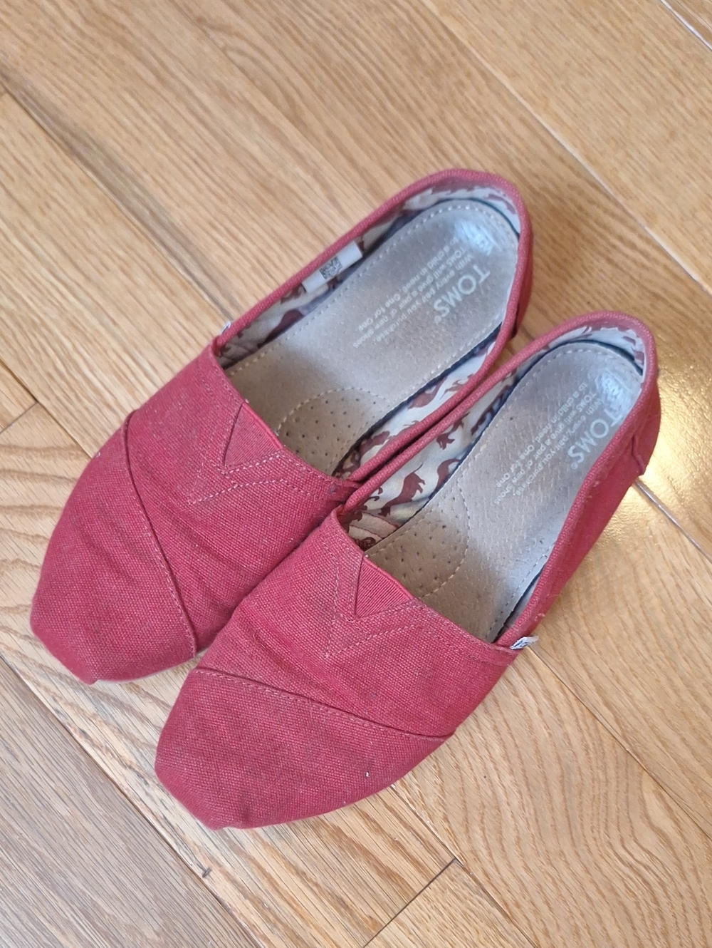 Toms Classic Canvas Slip-On in Wine Red